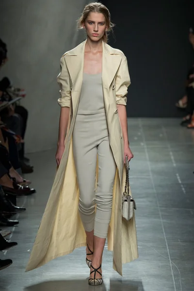 Look 10